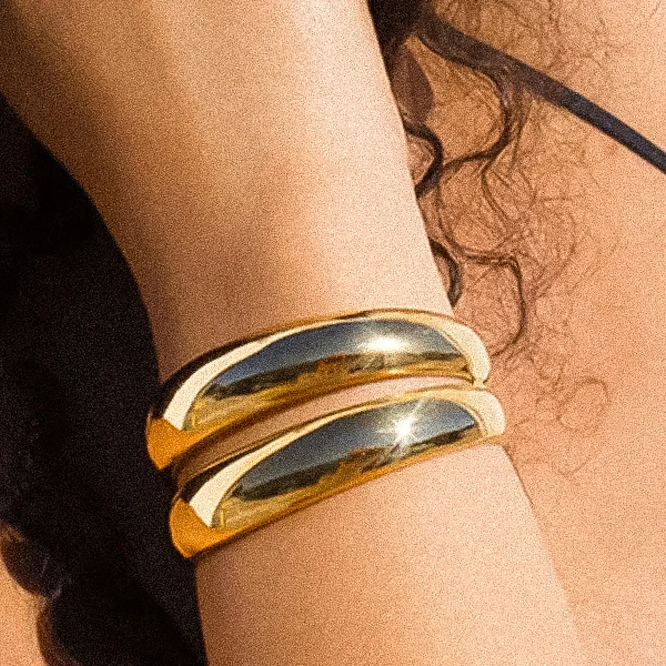 Ronan 18K Gold Non-Tarnish Layered Round Bangle 1.webp
