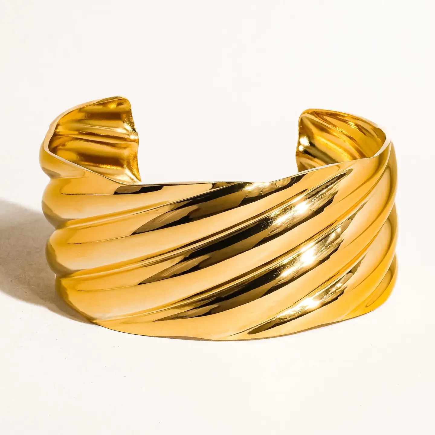 Manon 18K Gold Non-Tarnish Wavy Bold Bangle
