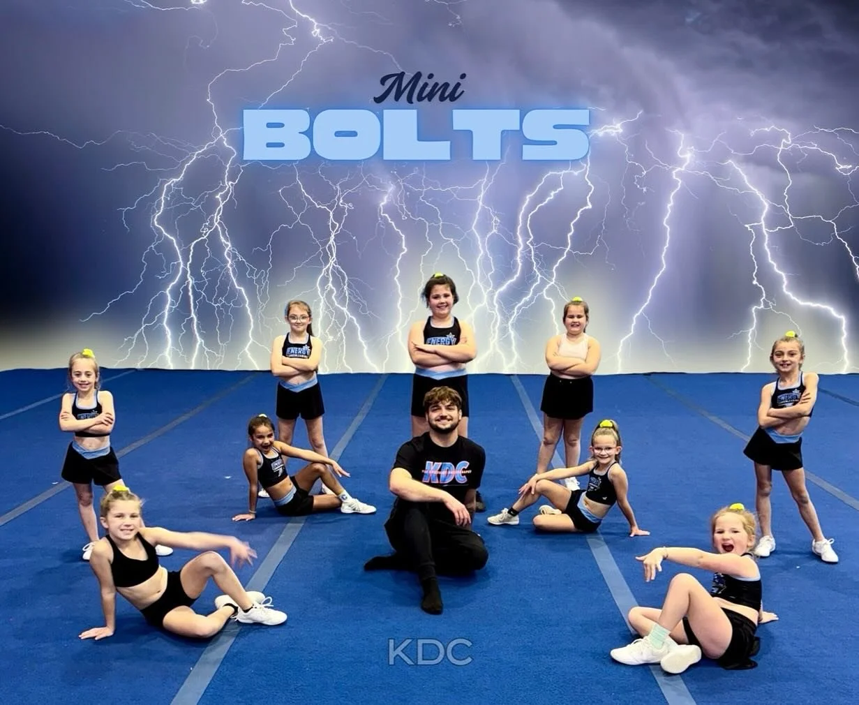 Thank you so much @kyledumkuski for the finishing touches to the Mini Bolts routine💅⚡️ we are obsessed with the routine and had so much fun spending time with you🩵
