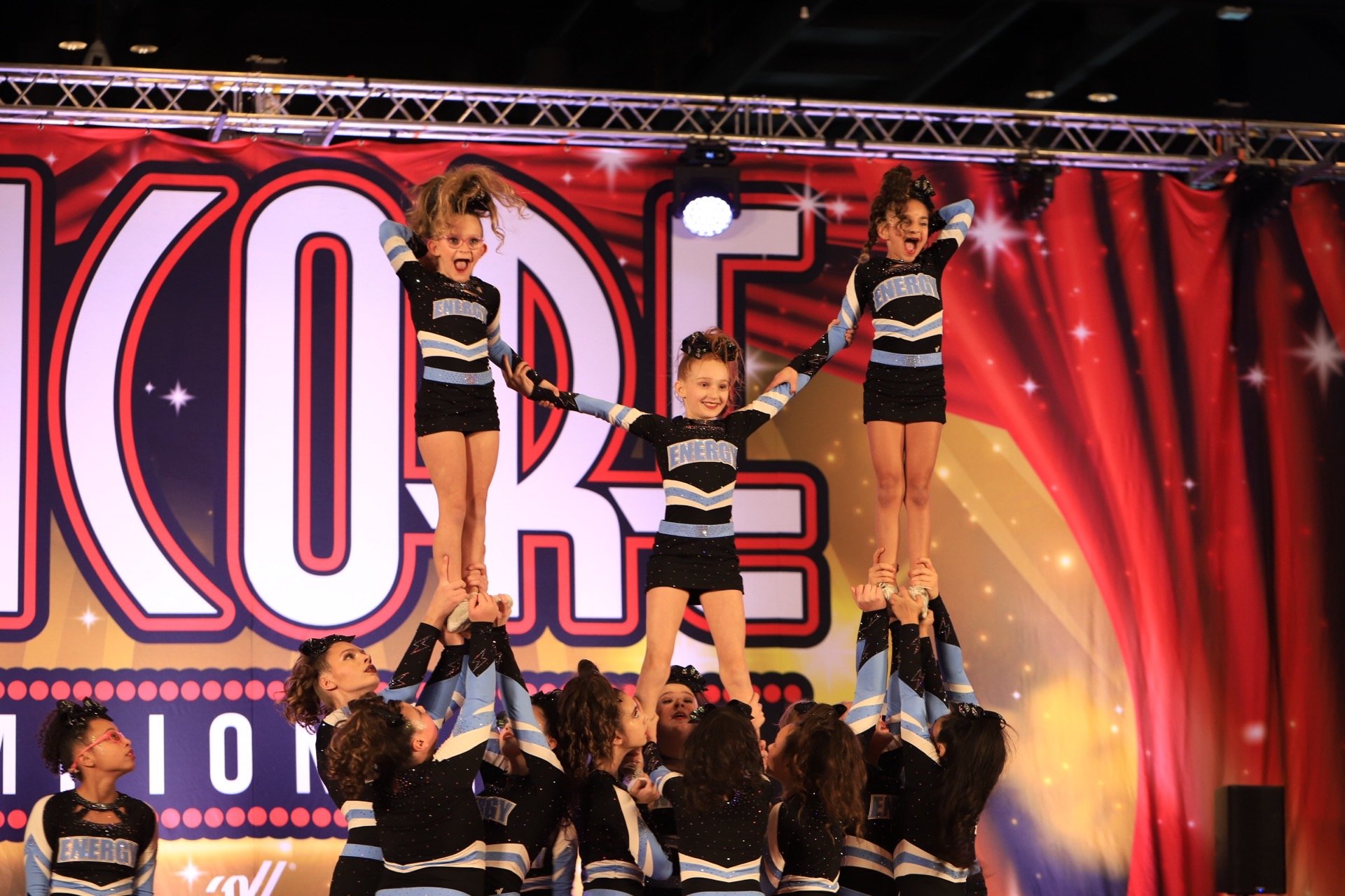 Energy Cheerleaders Pyramid Stunting