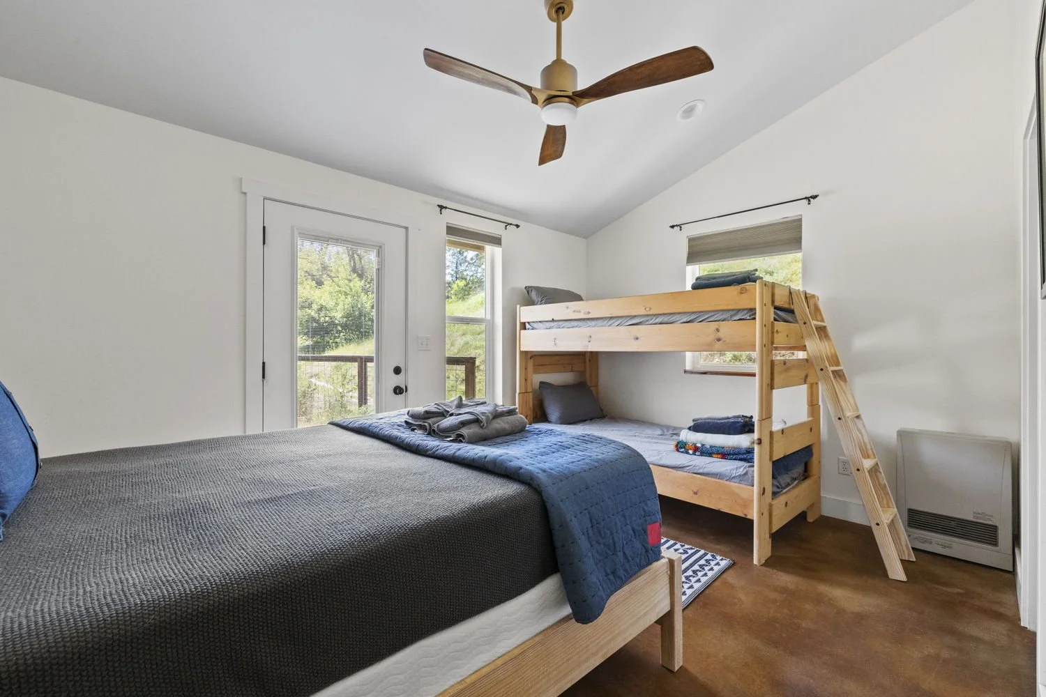 33-web-or-mls-8692 Bull Creek_033.jpg