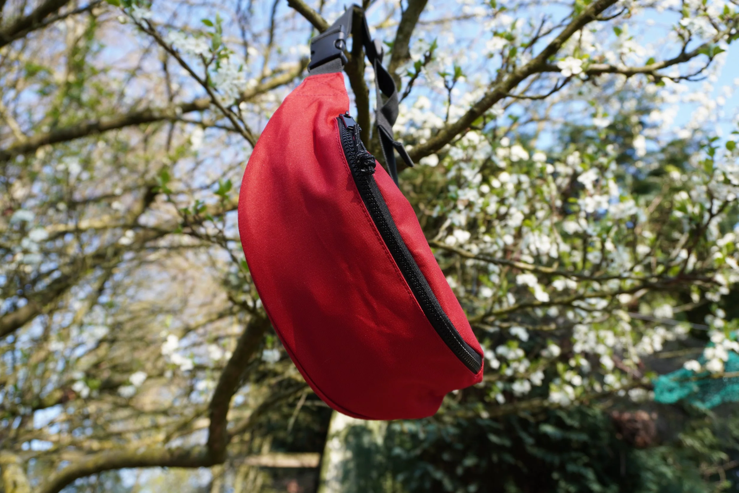 Erste-Hilfe Tasche für Hunde (inkl. Erste-Hilfe-Booklet) | aus 100% recyceltem Polyester