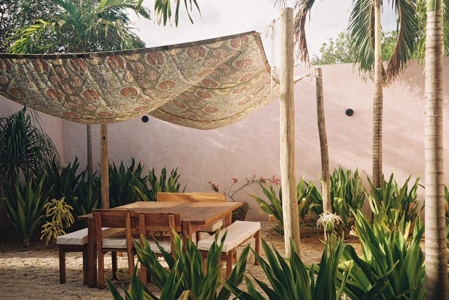 Postcards from Kilifi 💌

🔗 Head over to Zami Collective&rsquo;s creative encounters page to view our Kilifi photo series, with special thanks to @tommieominde &mdash; a joy to work with. 

📷 @zami.collective on film