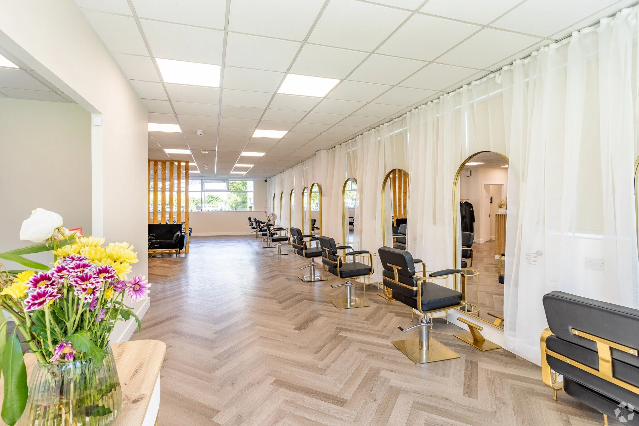 Dunleavy-Dr-Cardiff-VGL-JC-Hair-Design-on-the-Ground-Floor-8-LargeHighDefinition (4).jpg