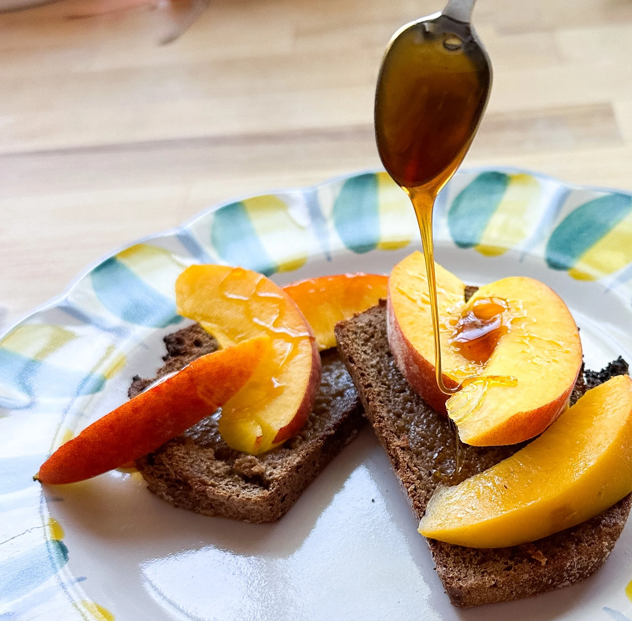 Roggenbrot with peaches and honey