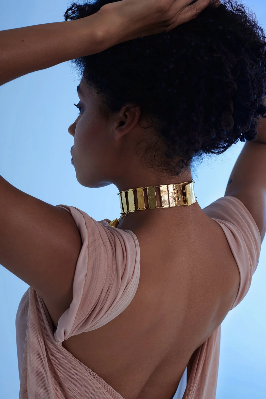 The Goddess Collier - bra clasp detail