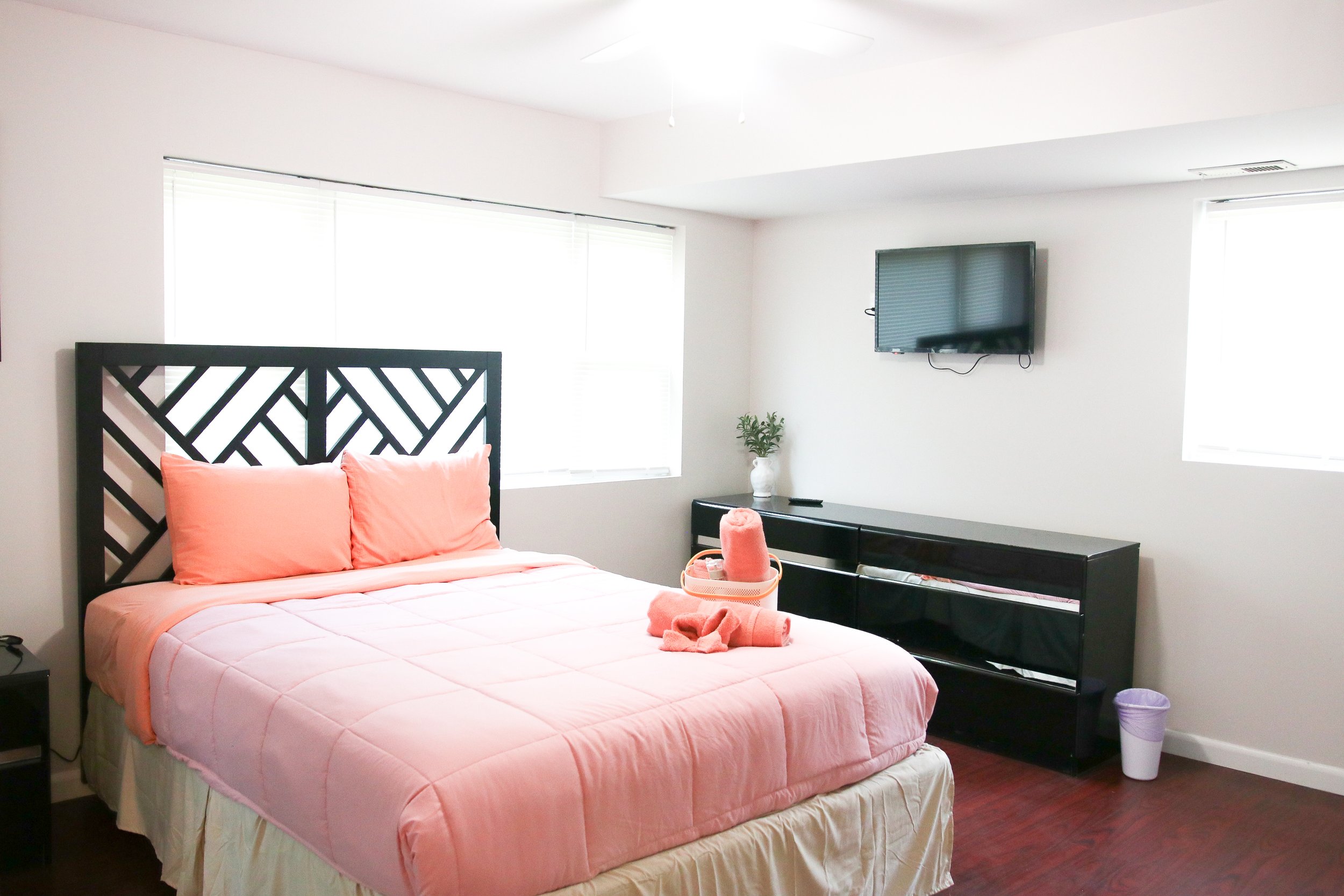 Bedroom with Private Entrance, Private Bathroom, and Mini Rest Area. Ideal for Couples.