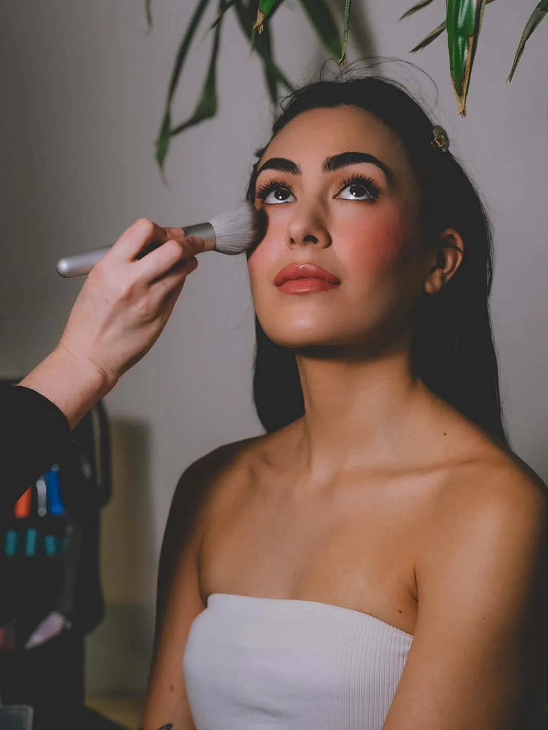 the moments + the movements.🧚🏼&zwj;♀️

nothin like a good photo/bts combo to get us in the groove for eclipse + pisces szn amirightttt?

bts &amp; assist for @hannahbernabe.co 
hmua: @natalie_portland 
model/muse: @imaritafili 
📍 @kinship_pdx 

.
