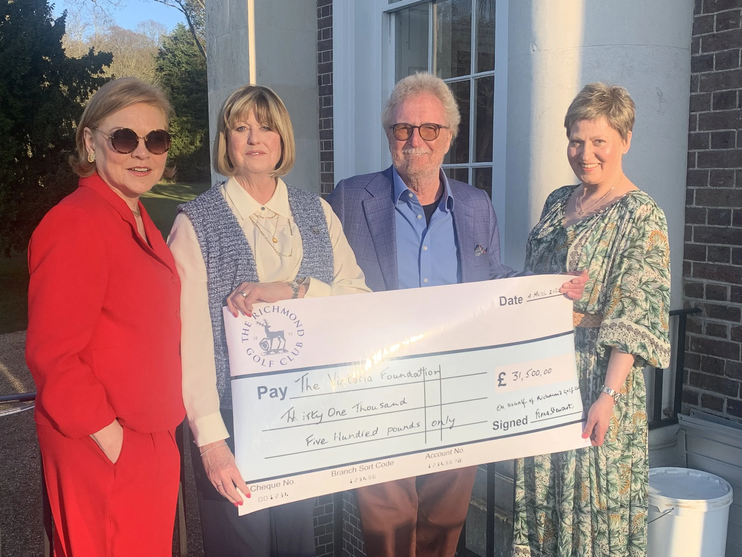 IMG_5902.jpeg Cheque presentation .jpeg