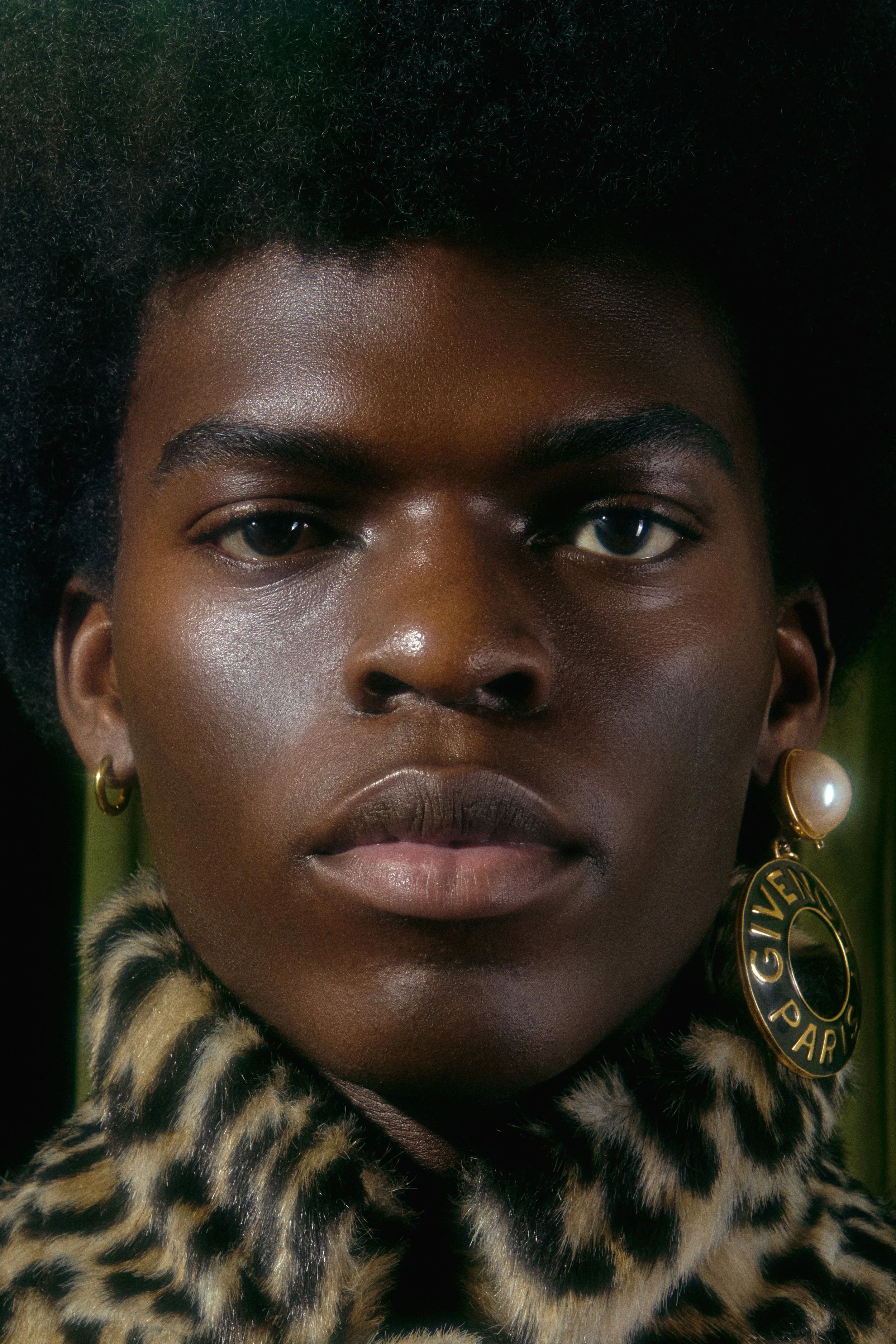 Photographer: Jes Marie
Grooming: Mark White