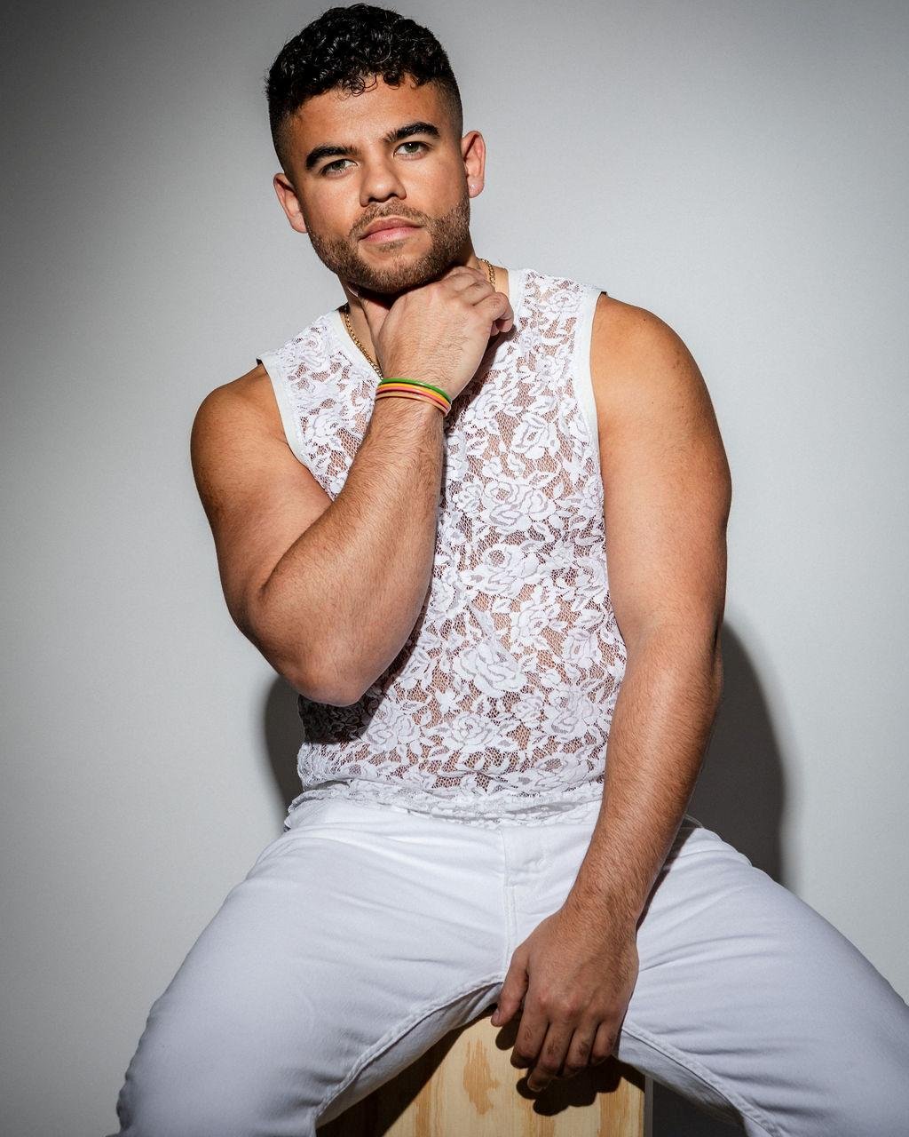 Photographer: Tracey Crosby
Hair & Grooming: Mark White