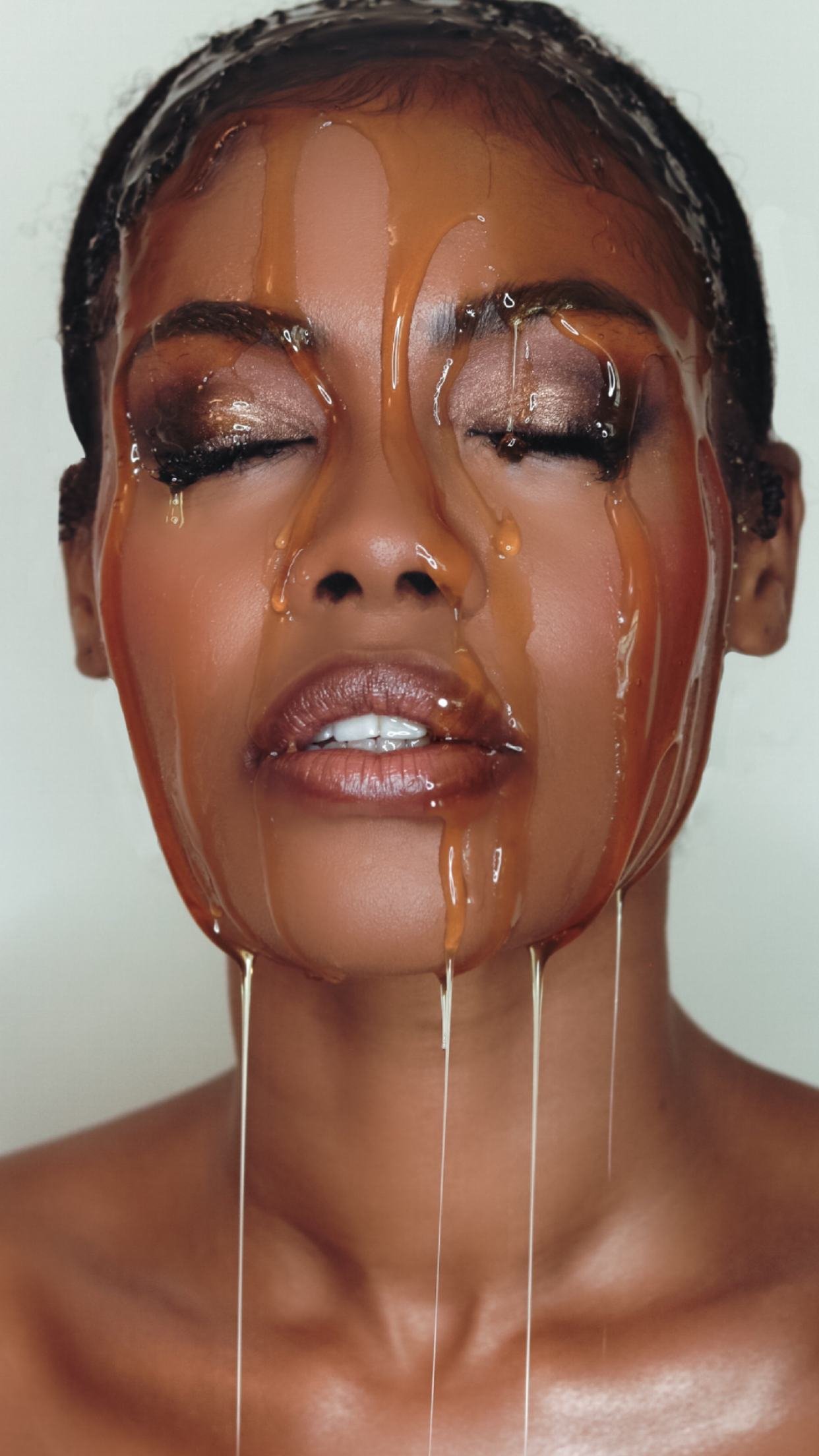 Photographer: Megan Linehan
Hair & Makeup: Mark White