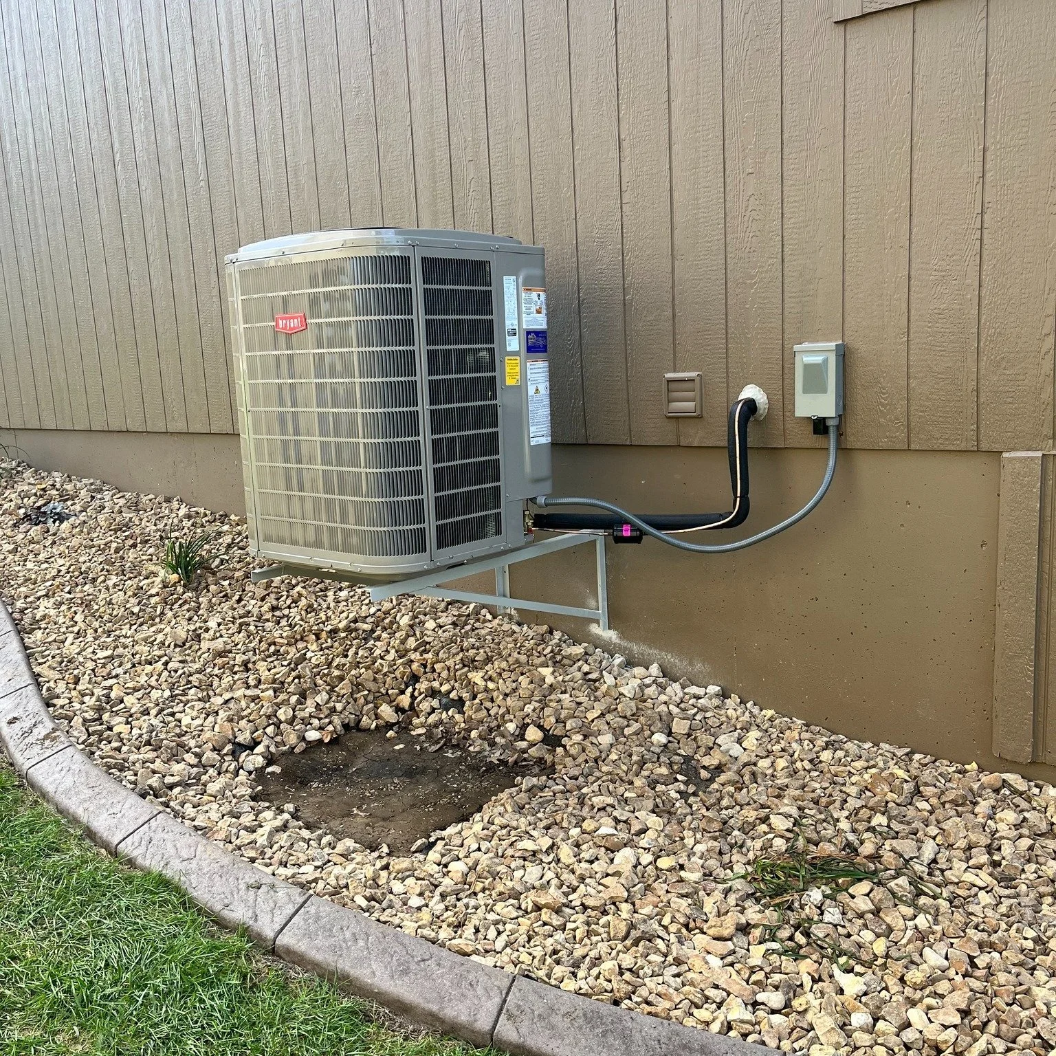 Big shoutout to our crew for knocking this install out of the park! ⚙️ A brand-new, energy-efficient system = lower bills and better comfort all year long. 🌿💡