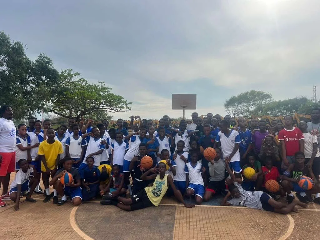 SCHOOL + BASKETBALL?!

Today was our first PE Session with Wajir Barracks school!! We had over 65 kids and it was So much fun introducing the sport!🏀🏀