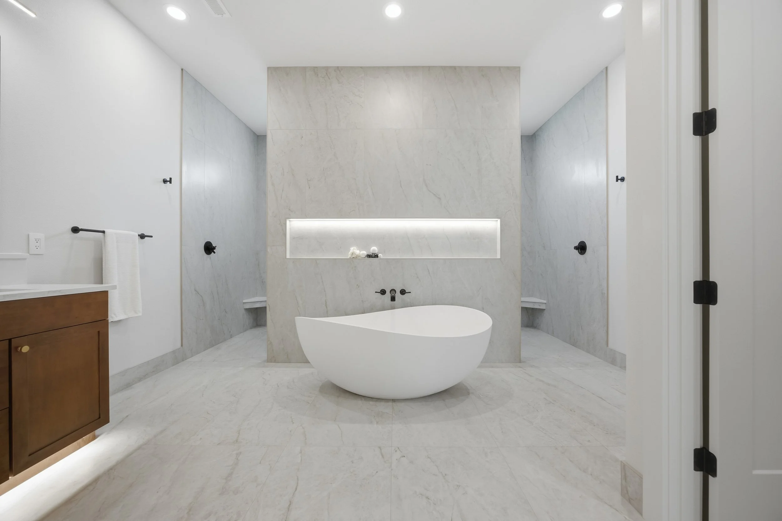 Primary Bath-Tub Wall.jpg