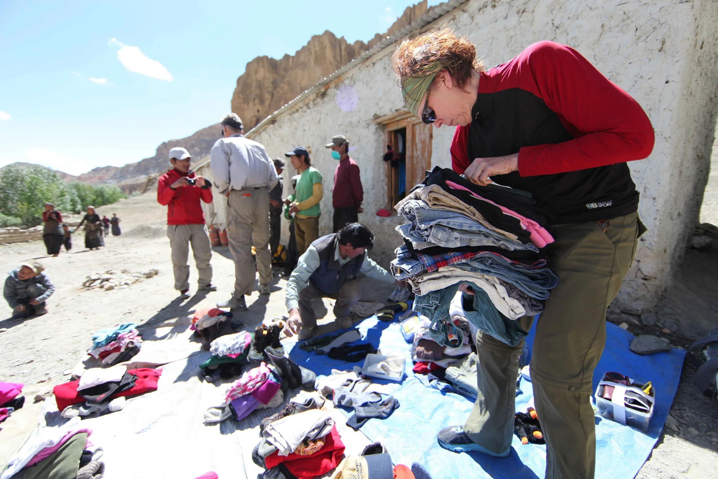 Distribution_of_clothes 2.jpg
