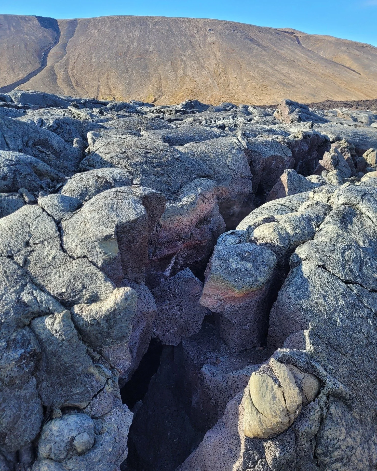 Some of the newest lava in Iceland - incredible formations and vibrant colors 🌋

Come explore and discover the fascinating geology of Iceland with us.

Send us a DM to join the adventure!
 #reykjaneseruption #reykjanes #fagradalsfjall #lavafield #ge