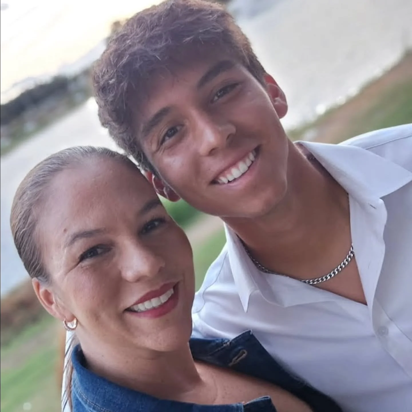 We'd like to thank Alba, a consistent,  encouraging supporter of our nonprofit work, for reaching out to see if her son, a local student, could help us with food delivery to @thehangarbrookshire today.

The team at @katycounselingcenter held a Practi