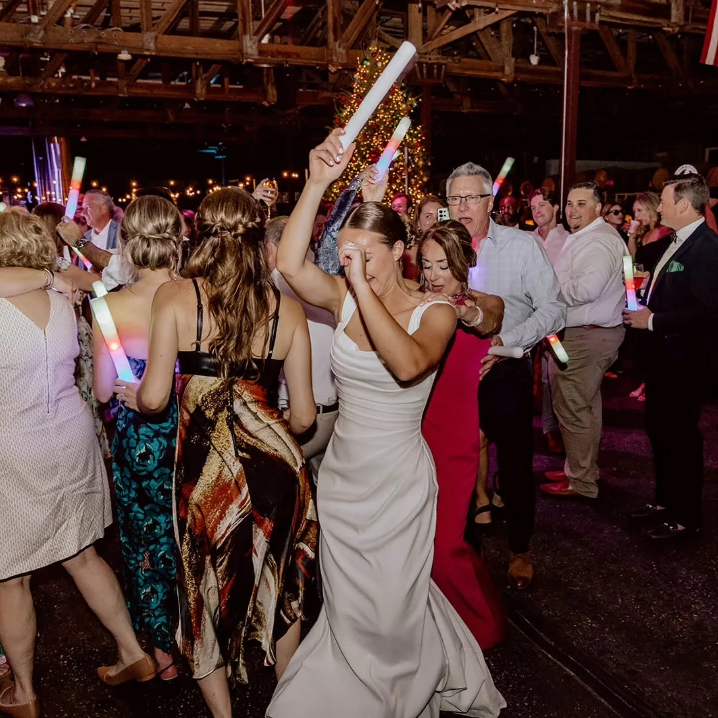 And THEN they partied 🪩🔥

One thing people always remember about a wedding?
The way it felt.

And Kyra &amp; Josh&rsquo;s dance floor felt electric from the second it opened.
But here&rsquo;s the thing, a packed dance floor usually doesn&rsquo;t ha