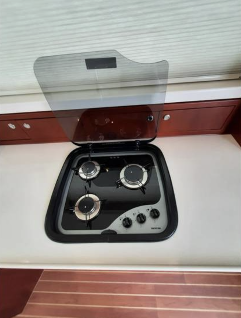 2023 Arrowcat 420 Flybridge-22.png