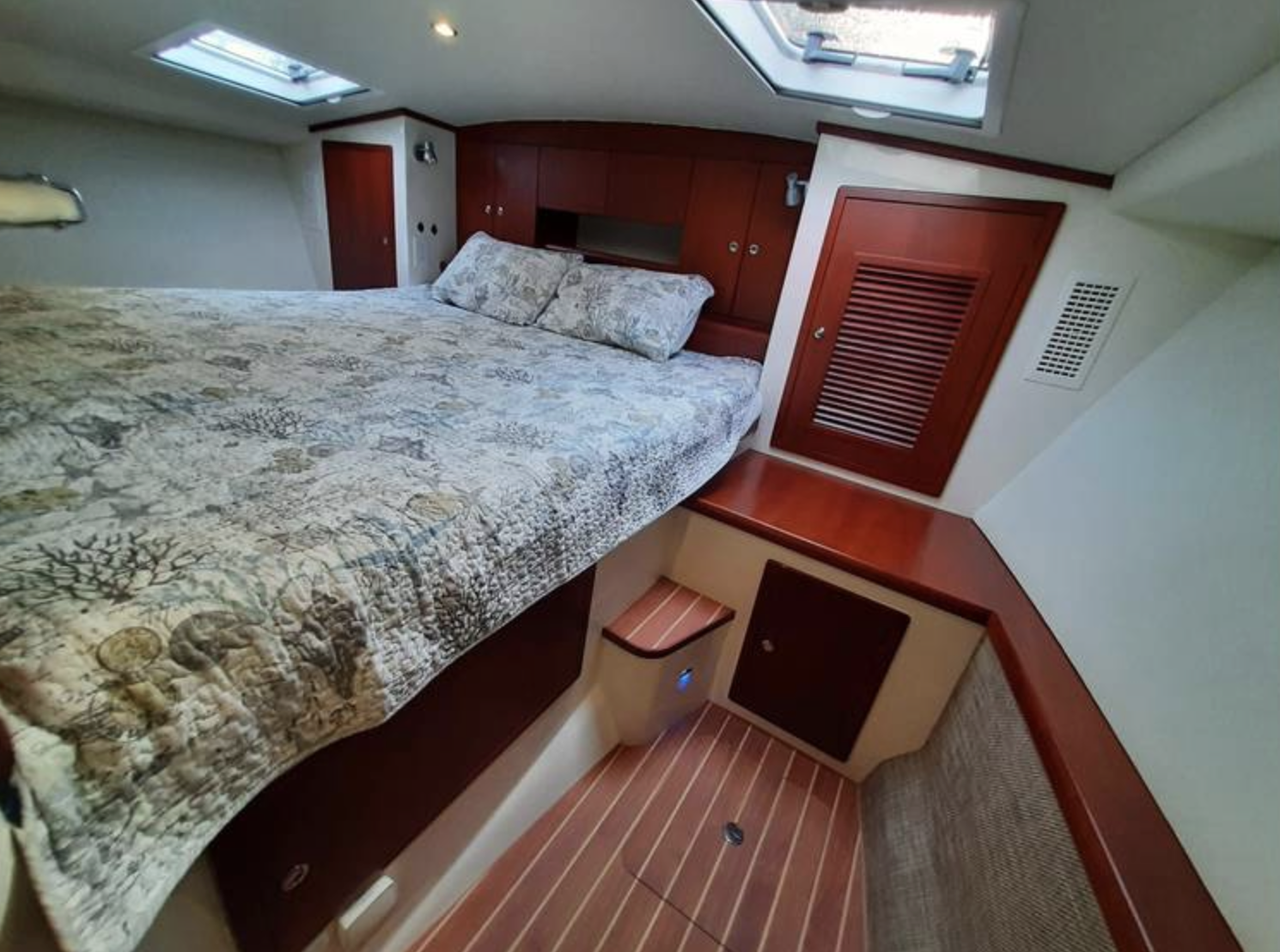 2023 Arrowcat 420 Flybridge-19.png