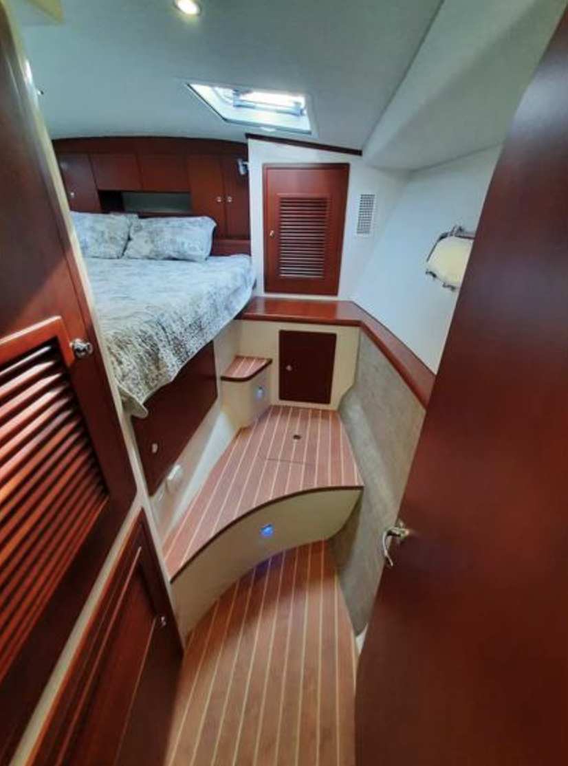 2023 Arrowcat 420 Flybridge-18.png