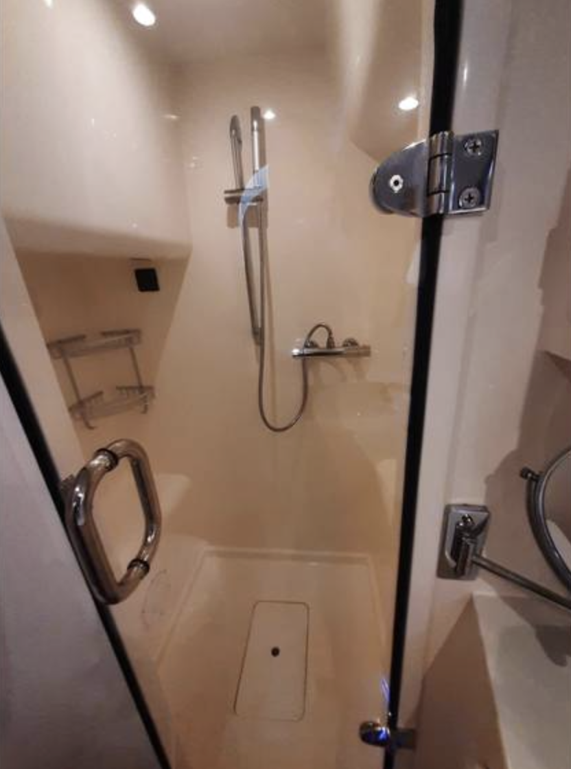 2023 Arrowcat 420 Flybridge-17.png