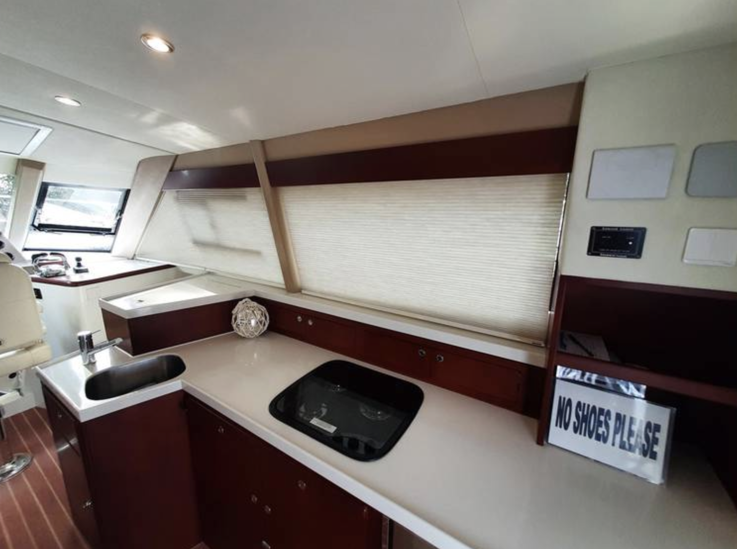 2023 Arrowcat 420 Flybridge-4.png