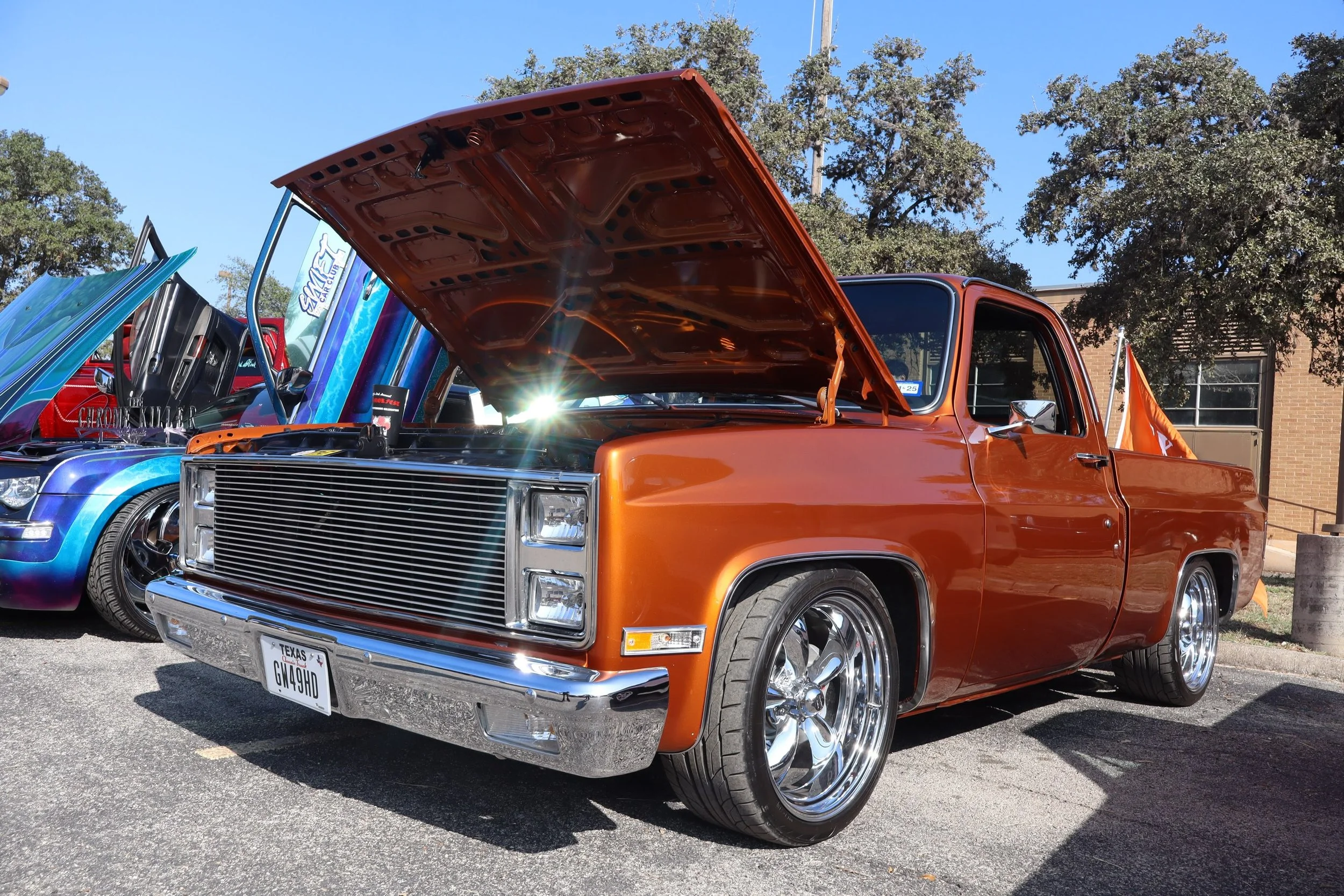 CALLING ALL RIDES!🔥

Trucks, Lowrider bikes, cars, classics, customs, and more are invited to register for the M&aacute;s Amor Fest Car &amp; Truck Show! Spots are filling up quickly, so register now to secure yours. Registration is completely FREE,