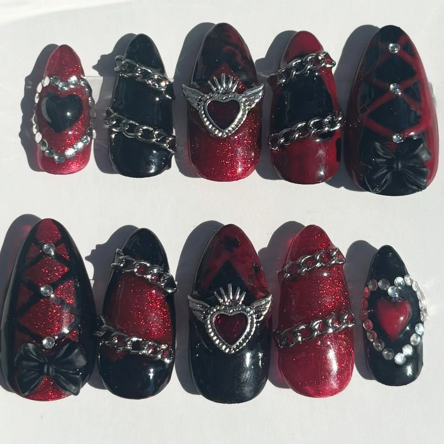 Fun Black/Red fantasy freestyle set for miss Midori 🖤❤️
.
If you&rsquo;re interested in getting a set DM me and we can discuss size/style/price!!
.
#pressons #nailart #acrylic #nails #aesthetic #cute #black #red #nailinspo #nailideas #spellboundclaw