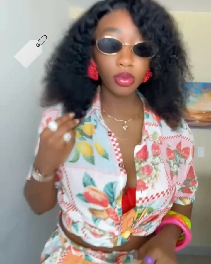 Traveling is my runway, and these are the 5 rules that keep my looks chic no matter the destination. 🌍✈️ Bold pieces, cultural awareness, and a little style-over-comfort drama because glam travels with me.

👉 Which of these rules is your non-negoti
