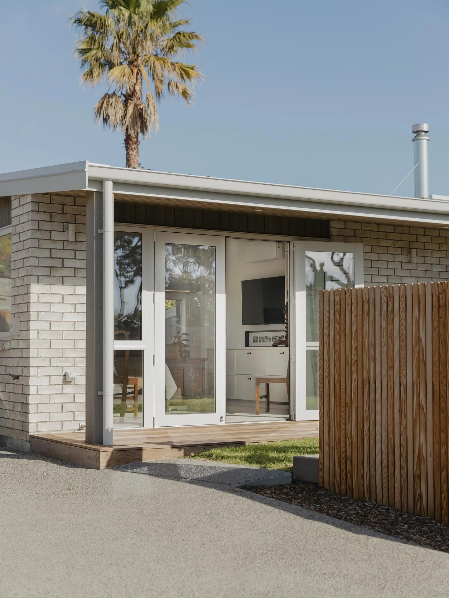 On a prime Mount Maunganui site, walking distance to the beach, this tired, two-bed, adjoining flat gets a noteworthy makeover. Stripped back to the original foundations, the then 90 sqm unit had an additional 35 sqm added, to allow a spacious, light