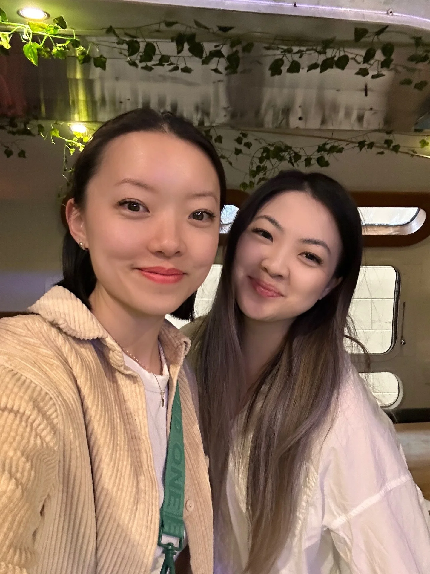 💙💚 We are Justyne &amp; Jacq, the two small businesses behind BarkHaus! 

Justyne is the owner of @ollieb.good with a passion for all things enrichment. She is the aesthetics queen and behind the BarkHaus graphics and main attractions! 

Jacq is th