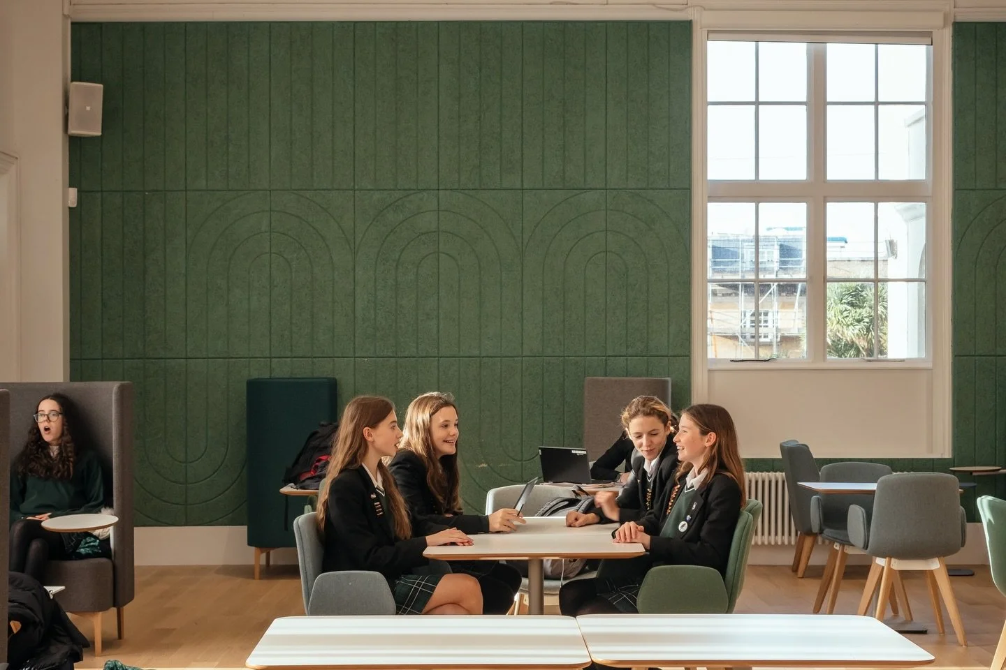 BAUX Acoustic Wood Wool Panels are a natural choice for Design-Forward acoustic solutions for learning environments. 

#architecturalmaterials #acoustics #interiorspecification #commericaldesign #architectureanddesign