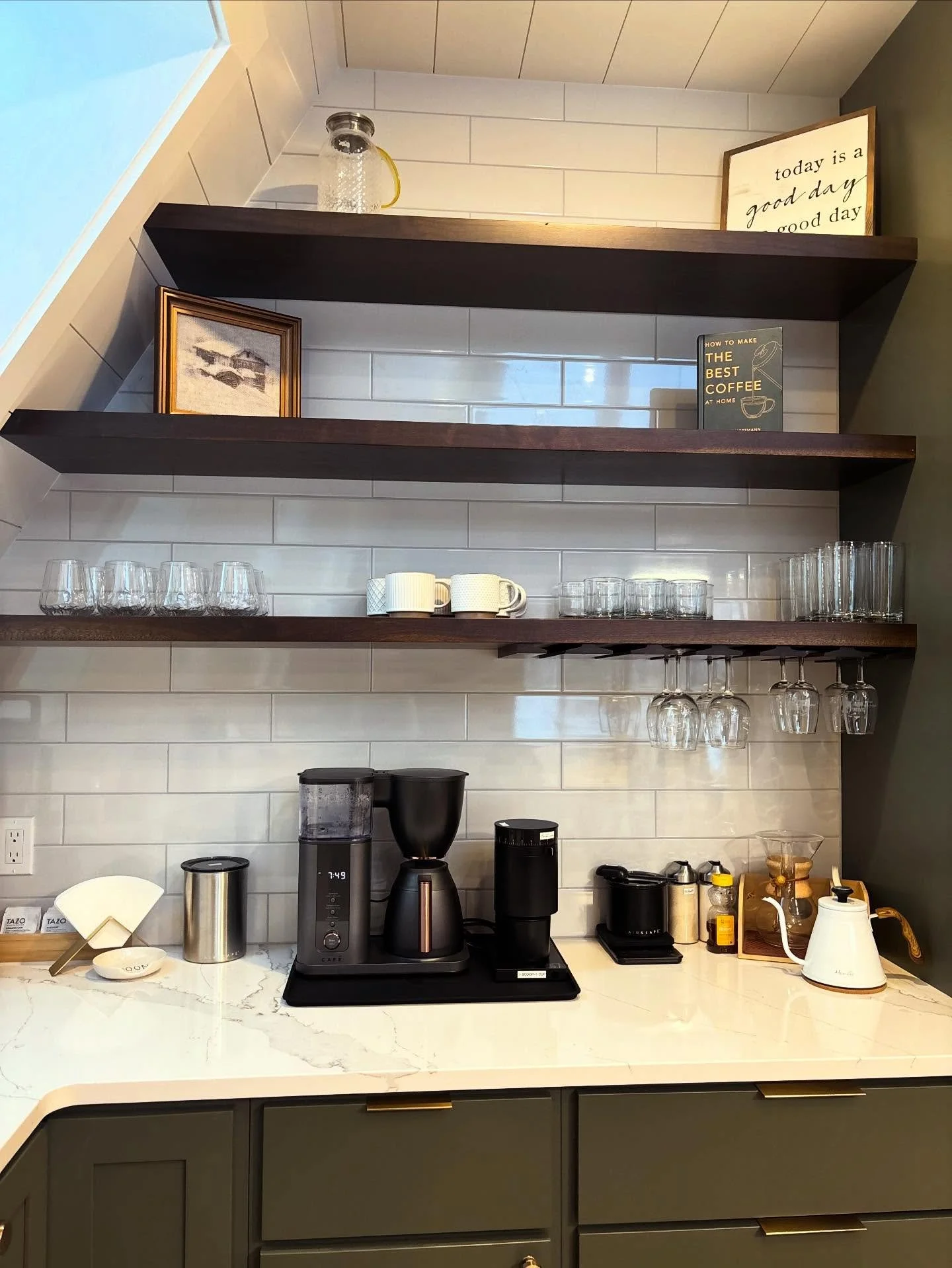 Holidays go better with a cozy coffee bar ☕️