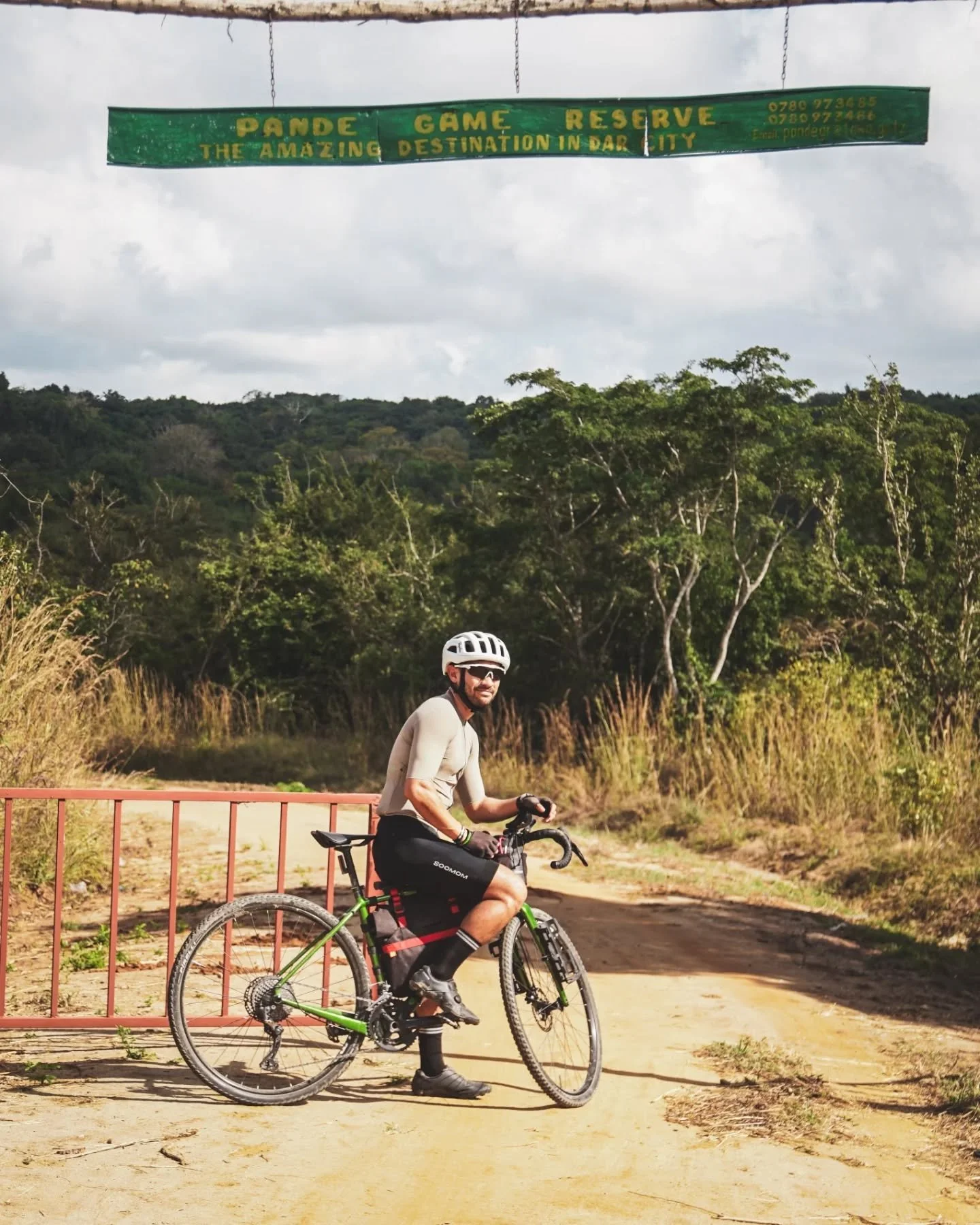 A gravel ride in Tanzania is an experience in itself. 80km with 1265m elevation gain.

@wildearthaustralia 
@soomomapparel 

#gravel #cycling #setthepace #soomomapparel #wildearthaustralia #mywildearth