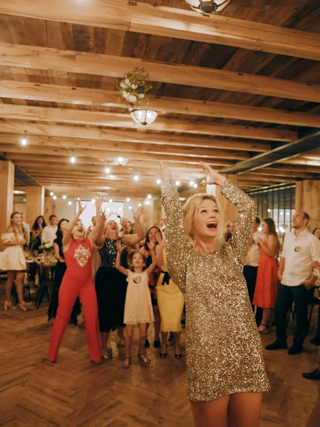 bride throwing bouquet tradition