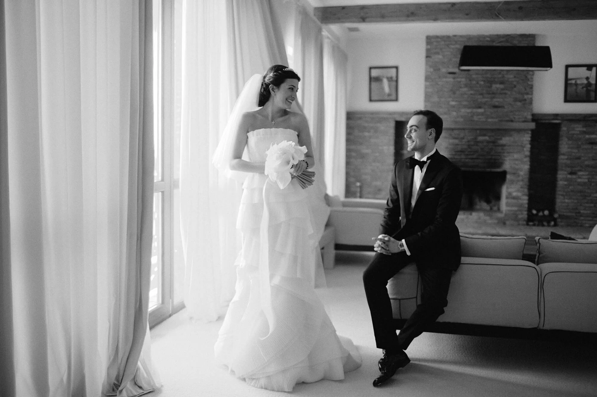 Emotional first look in hotel, B&W