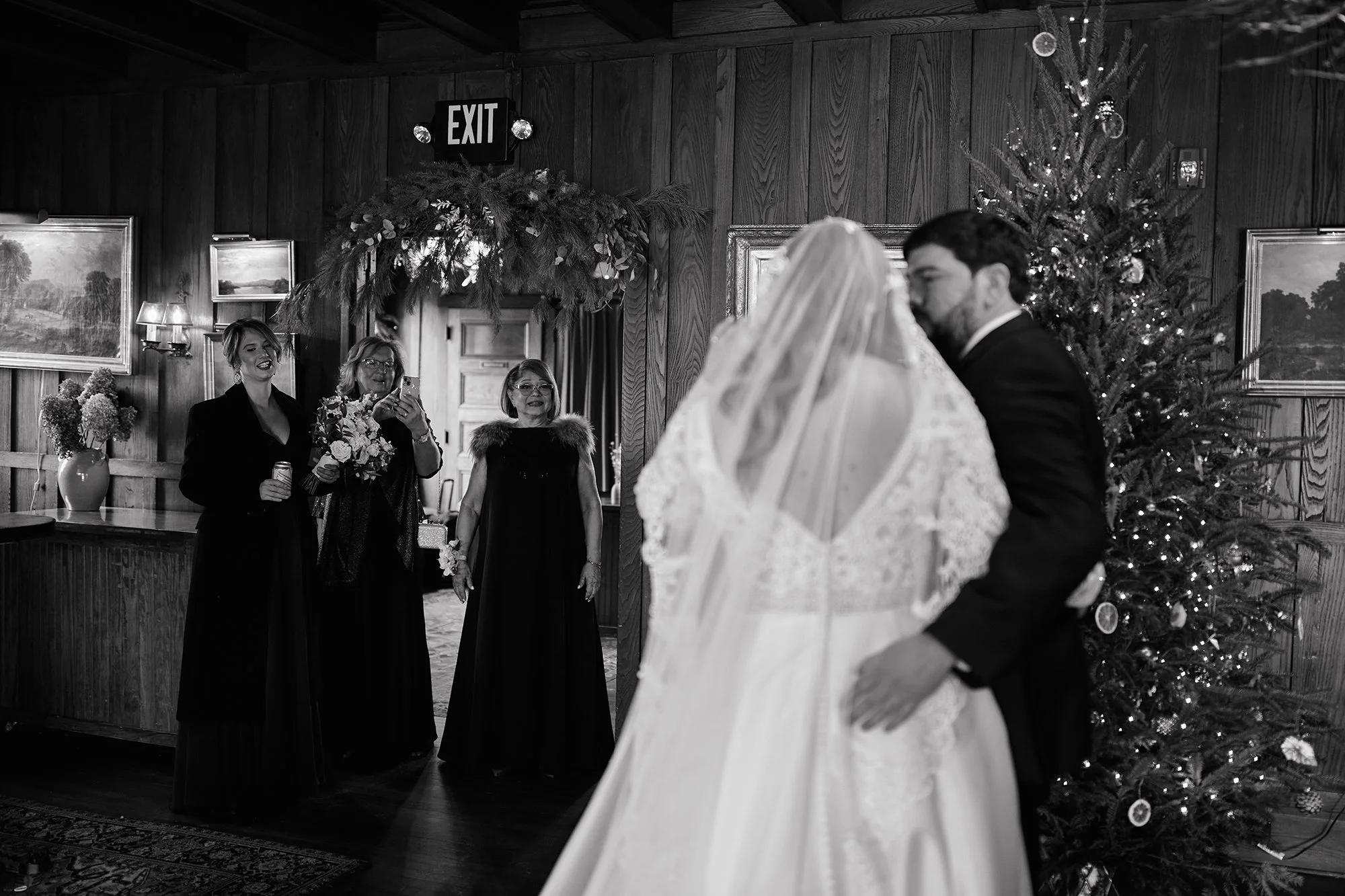 mother-sees-bride-and-groom-first-time.jpg