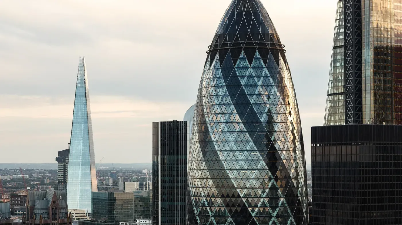 What London law firms to apply to as an international law student?