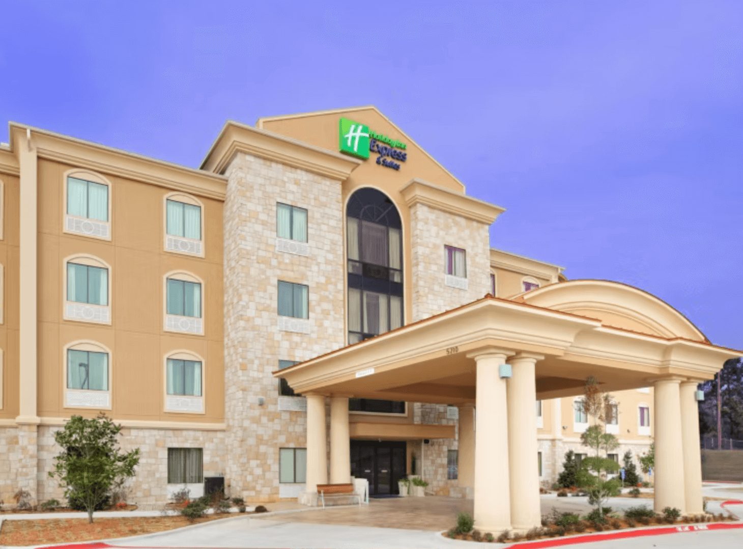 HOLIDAY INN EXPRESS &amp; SUITES