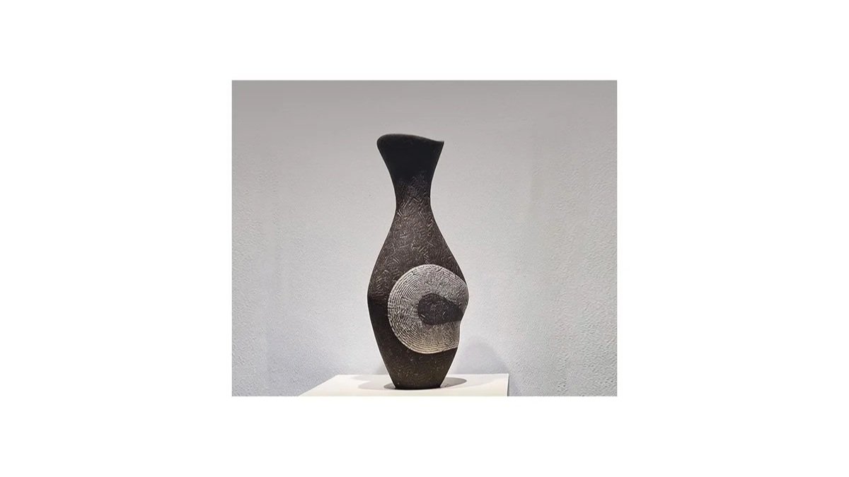 Iguchi Daisuke (b. 1975). Silver glazed tsubo (2025), ceramic clay, metal oxide, hulled ash, silver, H 38.7 cm x W 17.6 cm.  