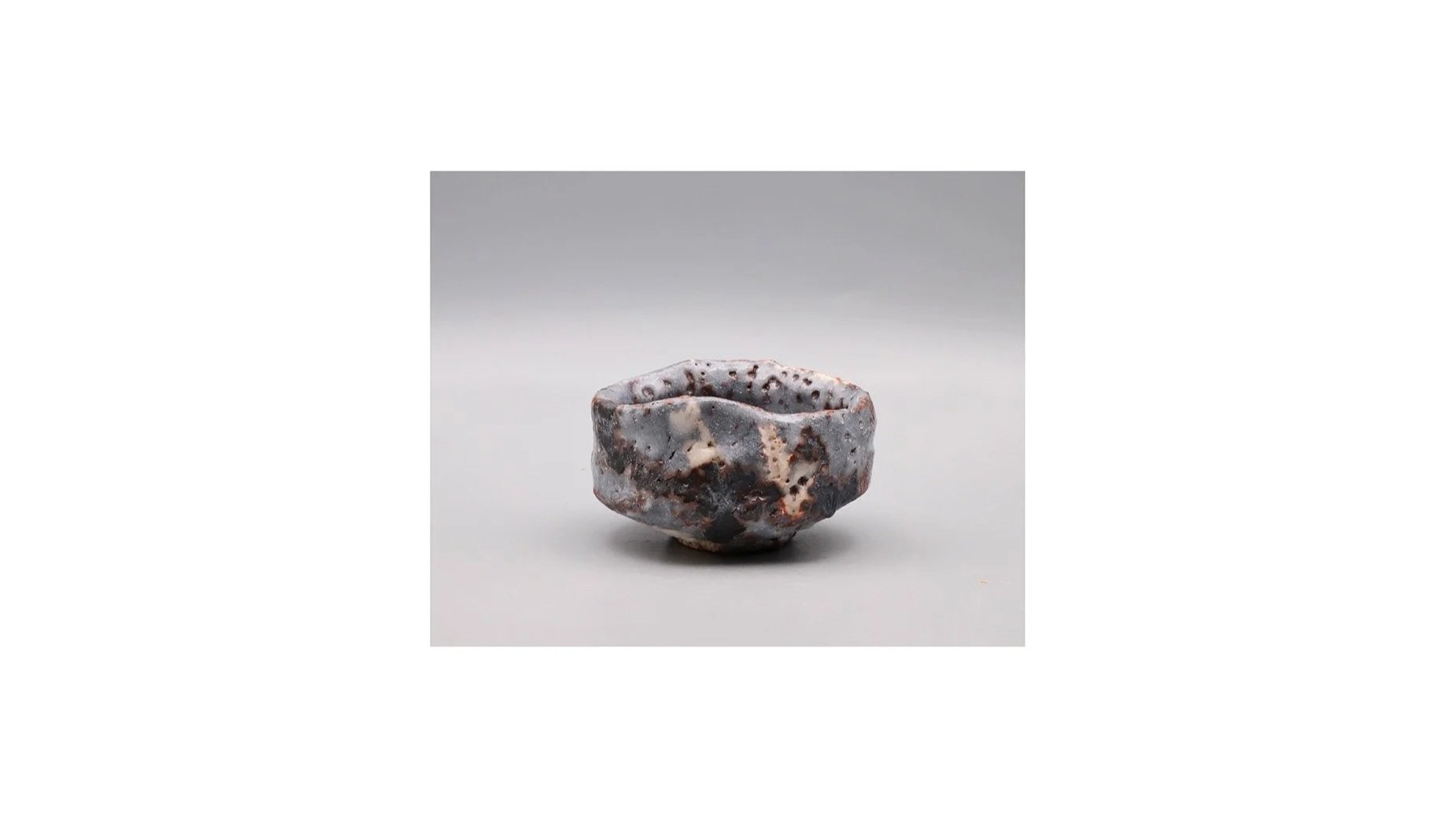 Seiki Kyoho. Clog-shaped Nezumi sake cups, hand-built stoneware, iron slip, white Shino glaze, H 4.7 cm x W 6.1 cm.