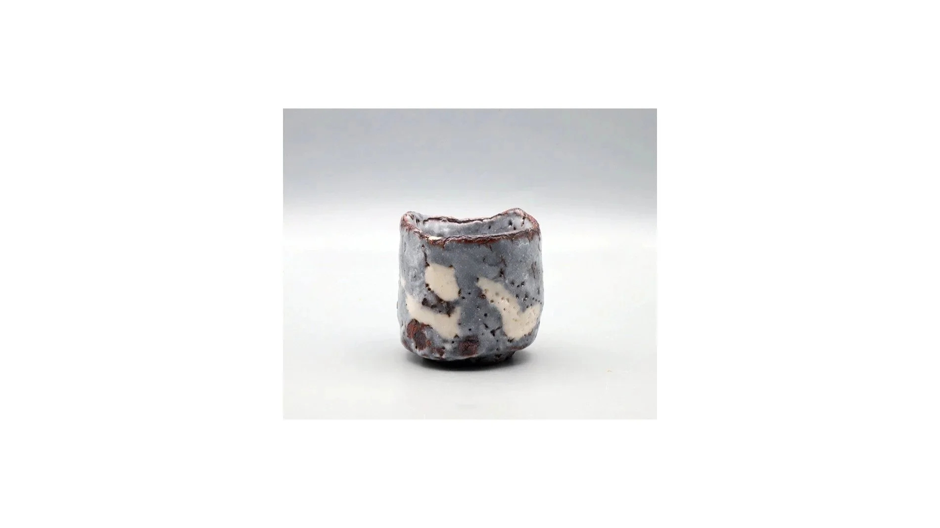 Seiki Kyoho. Cylindrical Nezumi sake cup, hand-built stoneware, iron slip, white Shino glaze, H 6.1 cm x W 5.8 cm. 