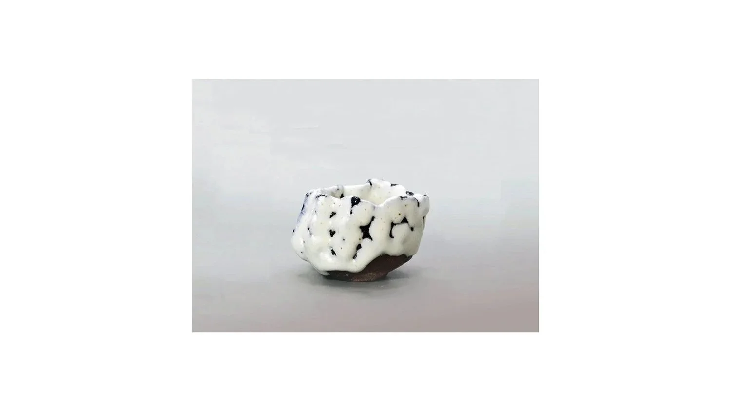 Nishihata Tadashi (b. 1948). Straw white sake cup, Tamba ware, H 5.6 cm x W 8.2 cm. 