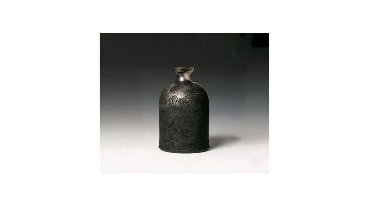 Sakata Jinnai (b. 1943). Vase with incised patterns, stoneware, charcoal glaze, H 23 cm x W 14 cm. 