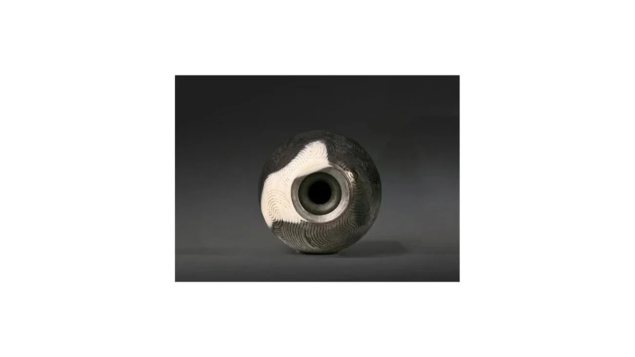 Sakata Jinnai (b. 1943). Vase with incised patterns, stoneware, charcoal glaze, H 23 cm x W 14 cm. 