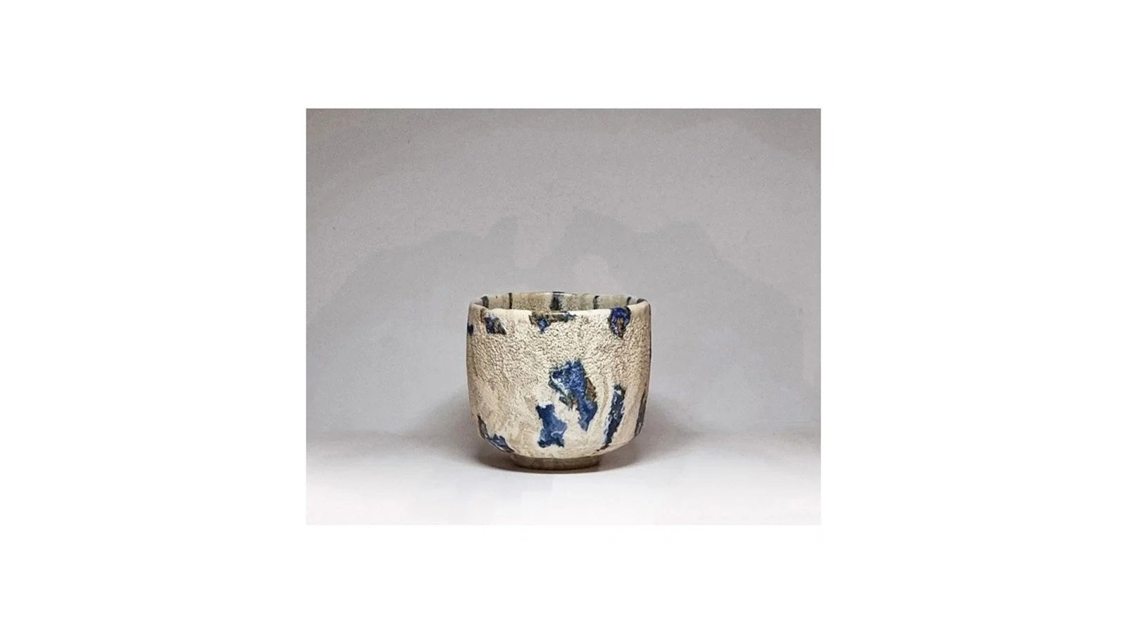 Matsui Kosei (1927-2003). Tea bowl, stoneware, neriage (marbleized clay) technique, H 8.2 cm x W 9.5 cm. 