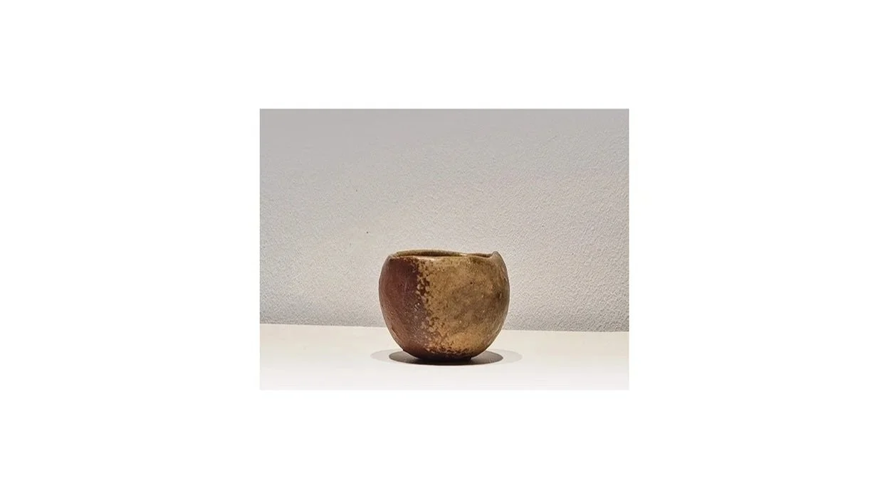 Isezaki Koichiro (b. 1974). Sake cup, Bizen ware with yohen (kiln-change patterns), wood-fired stoneware, H 7.5 cm x W 5.5 cm.  