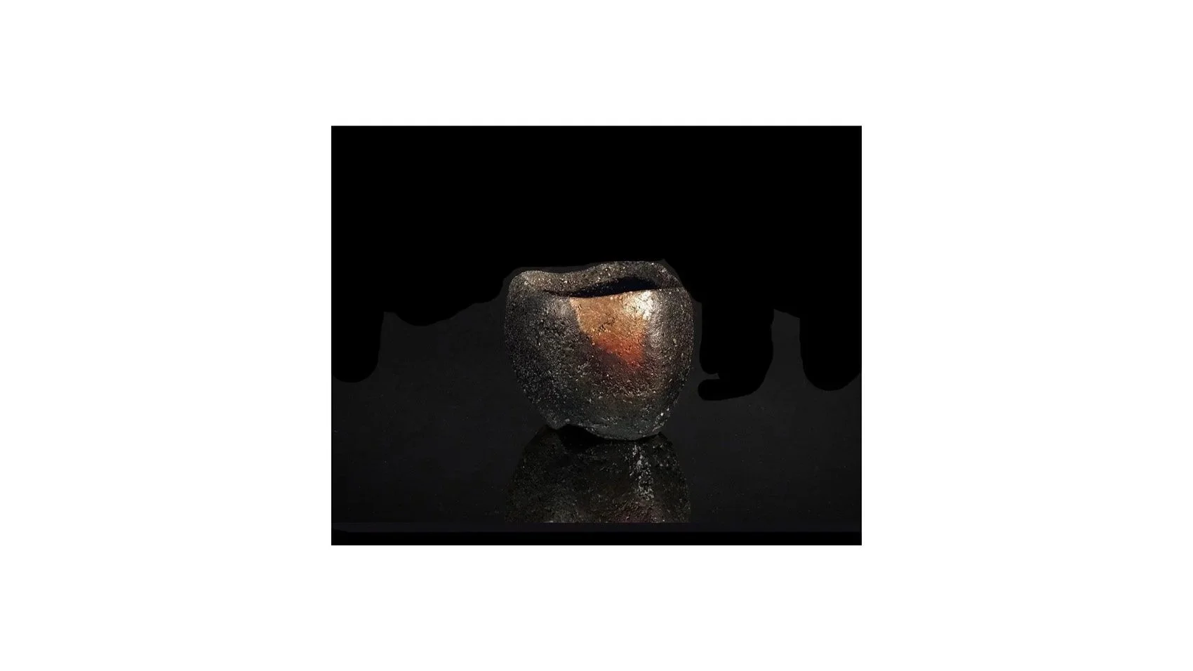 Takeuchi Yasuyuki (b. 1950). Black sake cup, Bizen ware, H 5.5 cm c W 6.6 cm. 